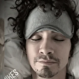 😴