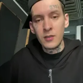 🤨
