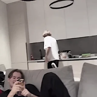 😡