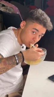 🤨