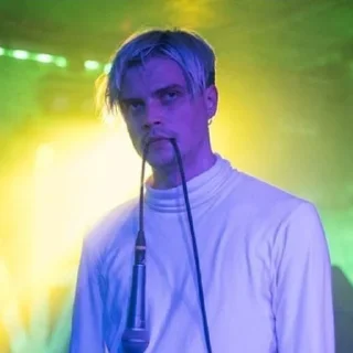 🎤