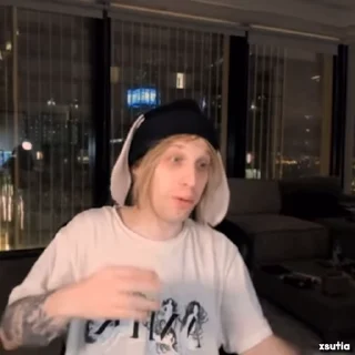 🤨