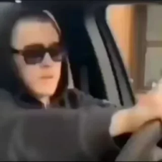 😡