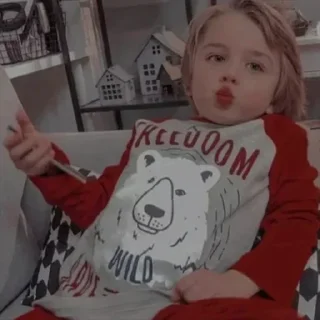 😗