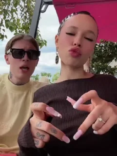 💋