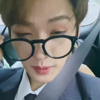 😝
