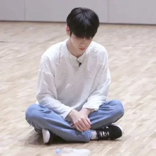 😶