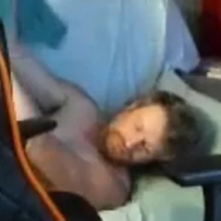 😴