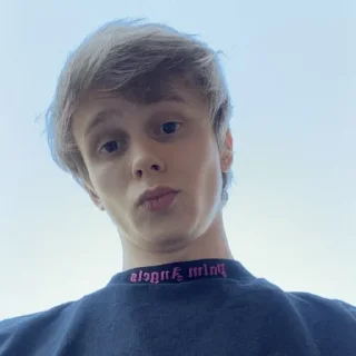😗