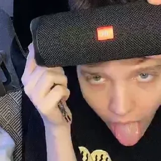 😜