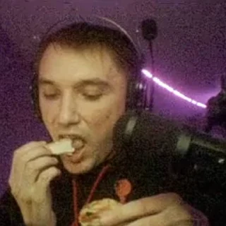 🤢