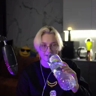 😝
