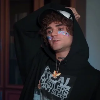 😗