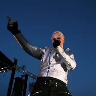 🎤