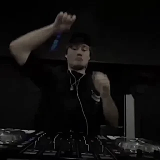 🕺