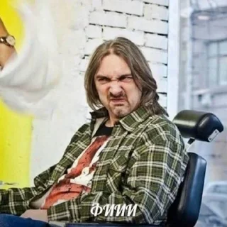 🤢