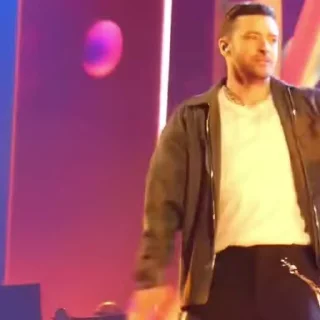 🕺