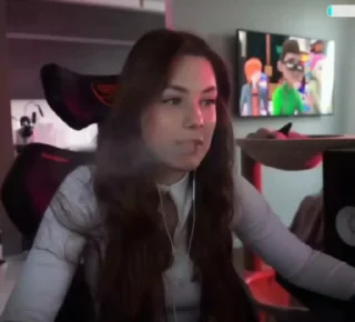 😈