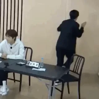 😂