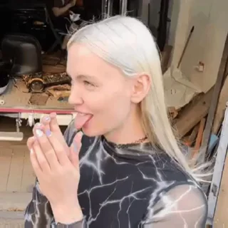 👅