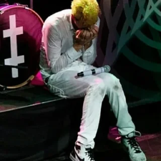 😨