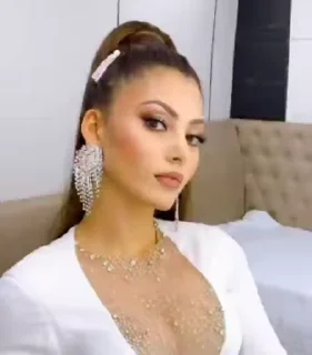 👩