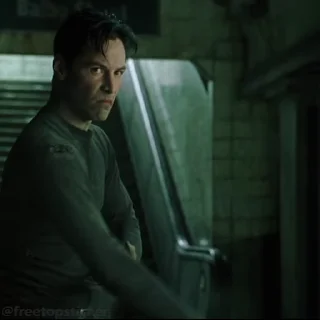 😠