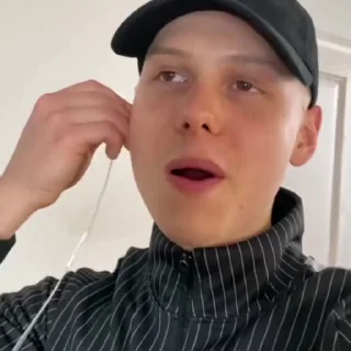 😂