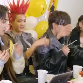 🥳