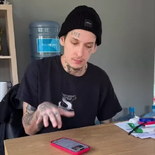 😈
