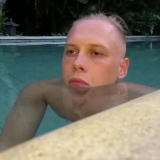 😘