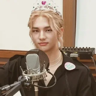 👑