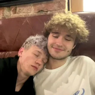 😴