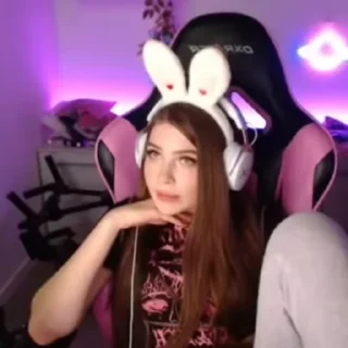 😗