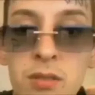 🤨