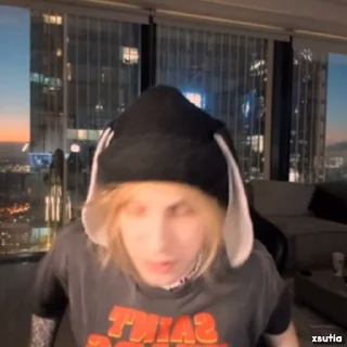 😨