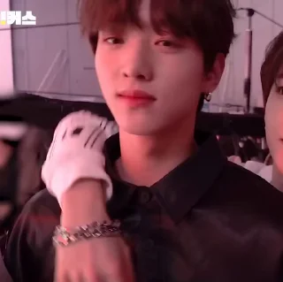 😐