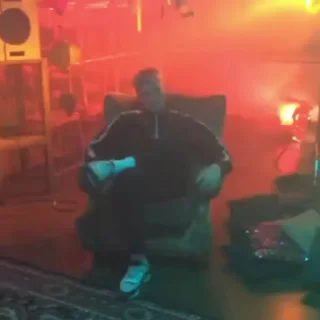 🤨