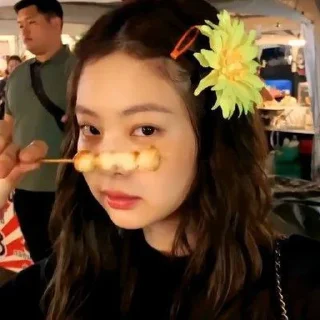 @KIMGODDESNINI༉‧˚✧