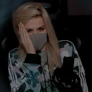 😷