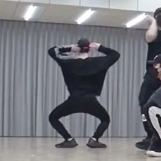 🕺