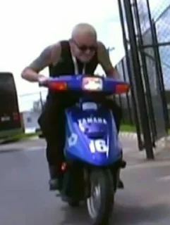 🛵