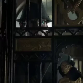 👽