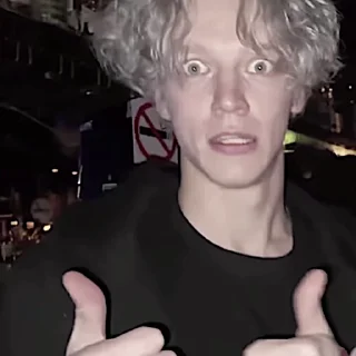 😳