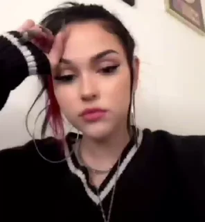 😐