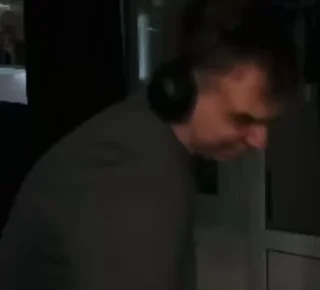 🥳