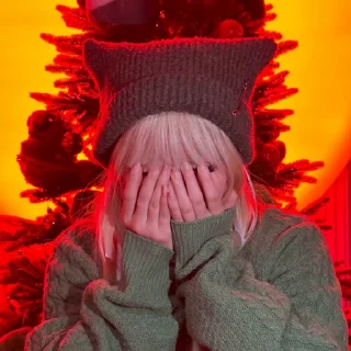 😣