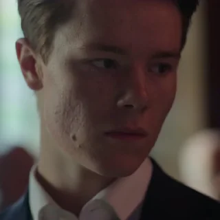 👑