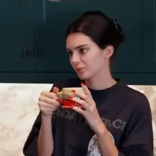 😐