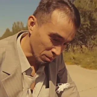 😢